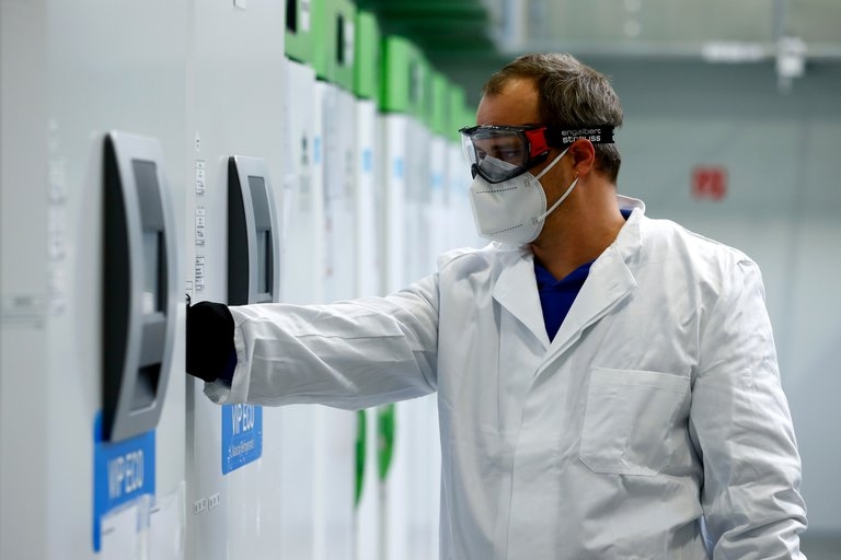 PASO A PASO: CÓMO FUNCIONARÁ LA COMPLEJA LOGÍSTICA DEL TRANSPORTE DE LA VACUNA DE PFIZER EN EEUU